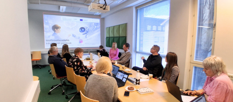 Tekoälyyn suhtaudutaan myönteisesti, mutta käytännön tekeminen laahaa